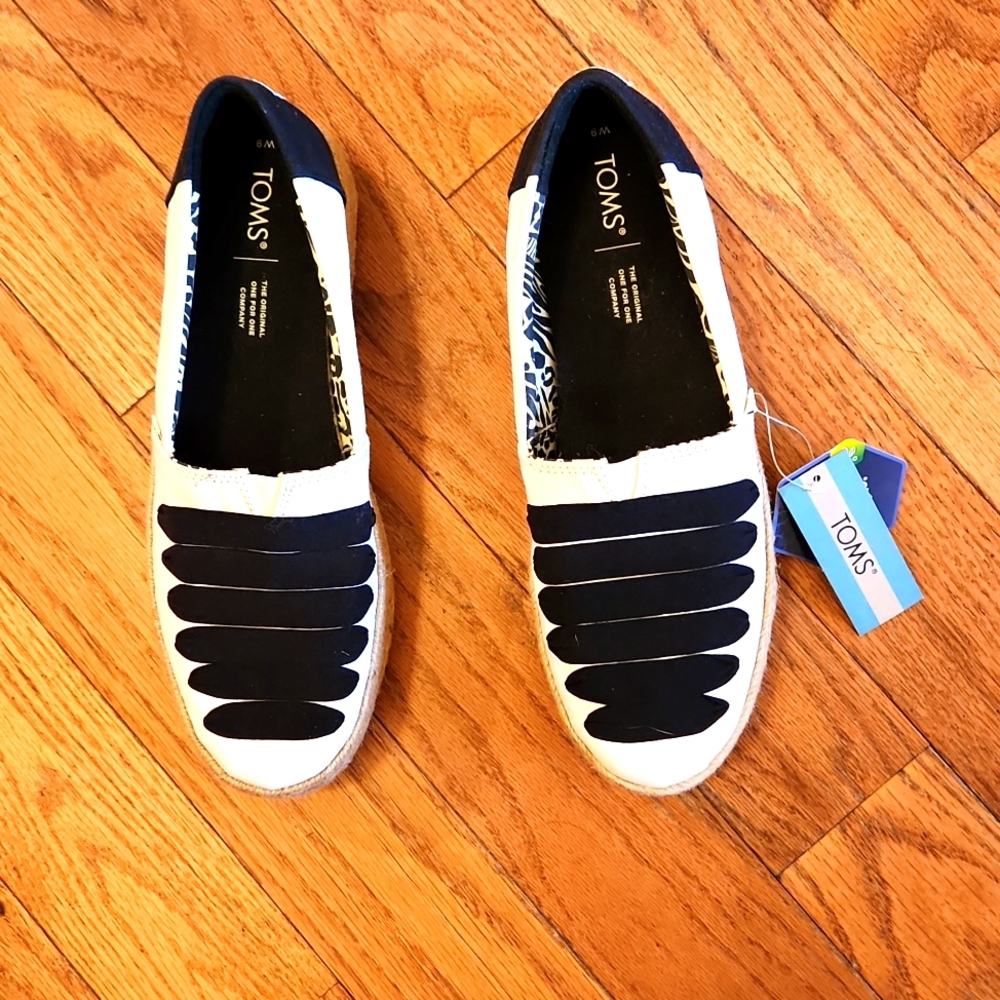 NWT - Toms espadrilles